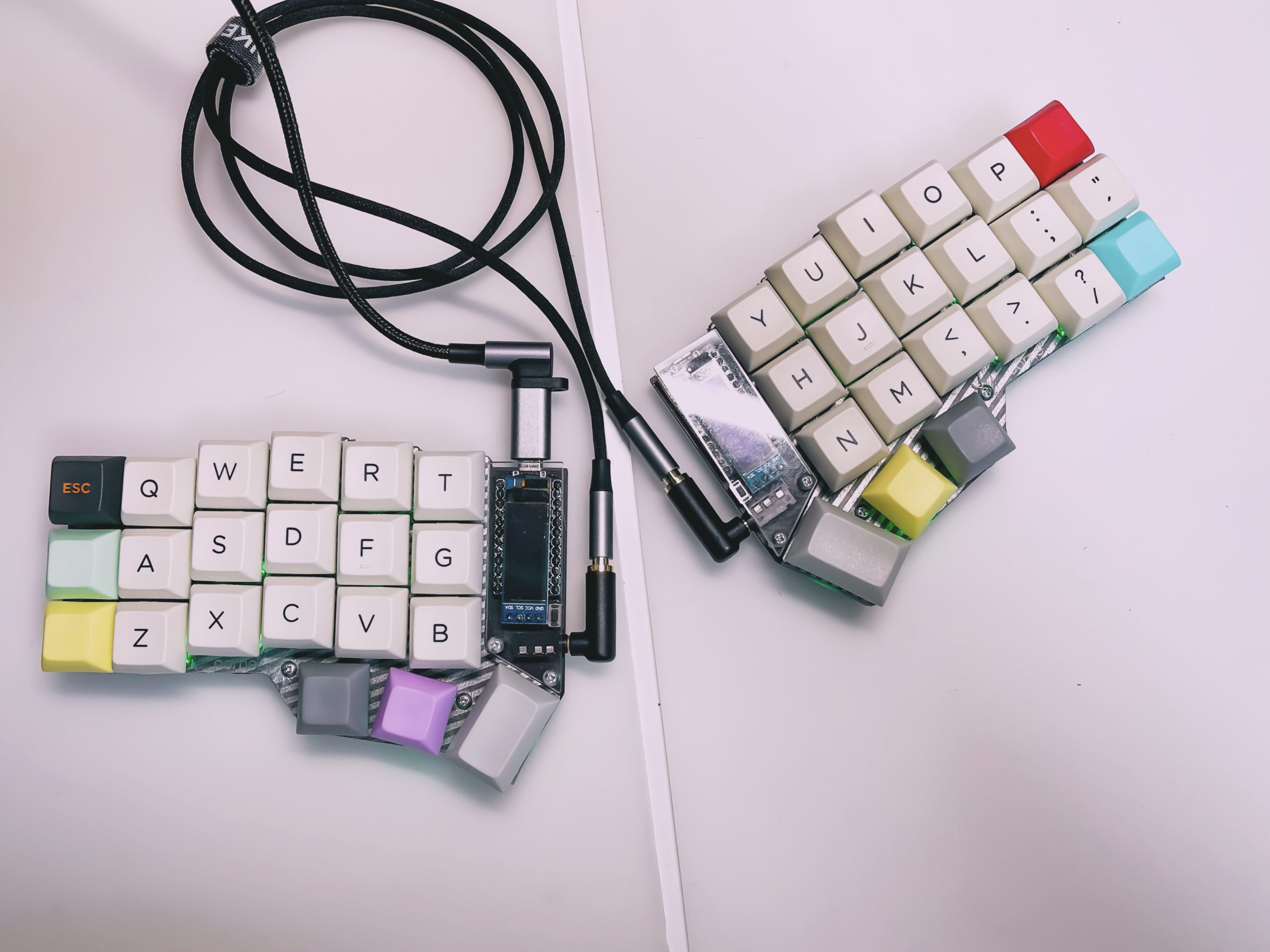 白、ホワイト系の分割キーボード – no theme.