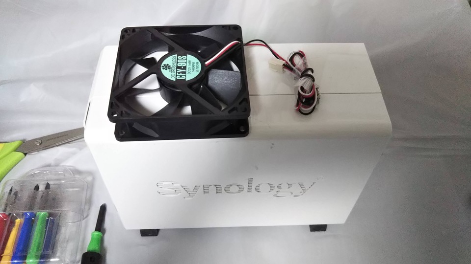 NAS(Synology DS215j)のファンを全部バラして交換【全てバラす必要は
