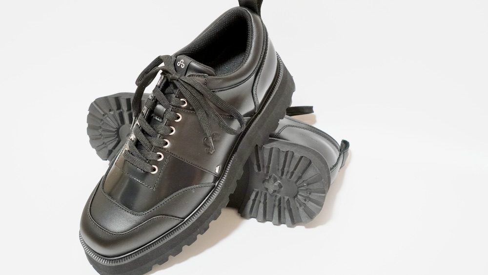 スニーカーの性能をもったOAOの革靴「SCULP TANK」をレビュー。履き