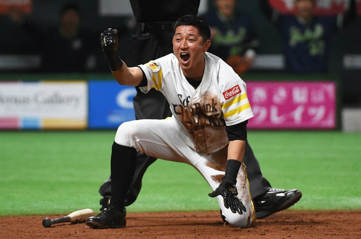 バカになれるから愛される「KZさん」。SB川島慶三、負傷をも笑い飛ばし