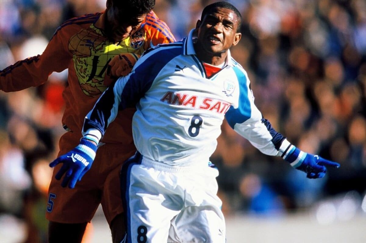 寝耳に水。悔し涙を流した」“横浜フリューゲルス消滅の舞台ウラ”元