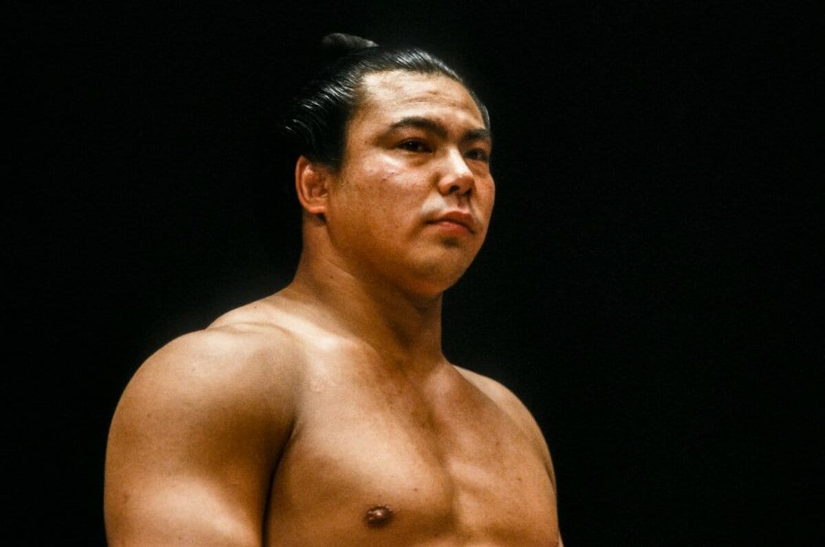 大横綱・千代の富士の引退Xデー取材にマスコミが押し寄せ…“35歳