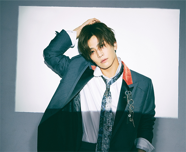 岩田剛典と新田真剣佑の最強コンビが1・2月号特別版表紙に登場