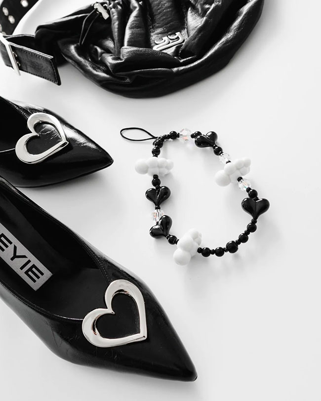 セレブ愛用のストラップ「String Ting」より限定モデルが登場 | Numero