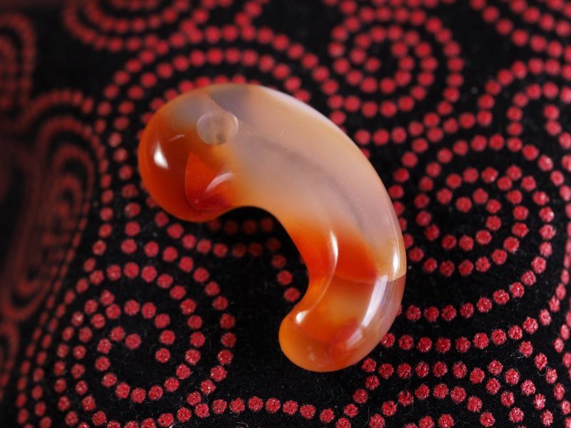 古墳時代・天然赤瑪瑙製勾玉（特大サイズ）