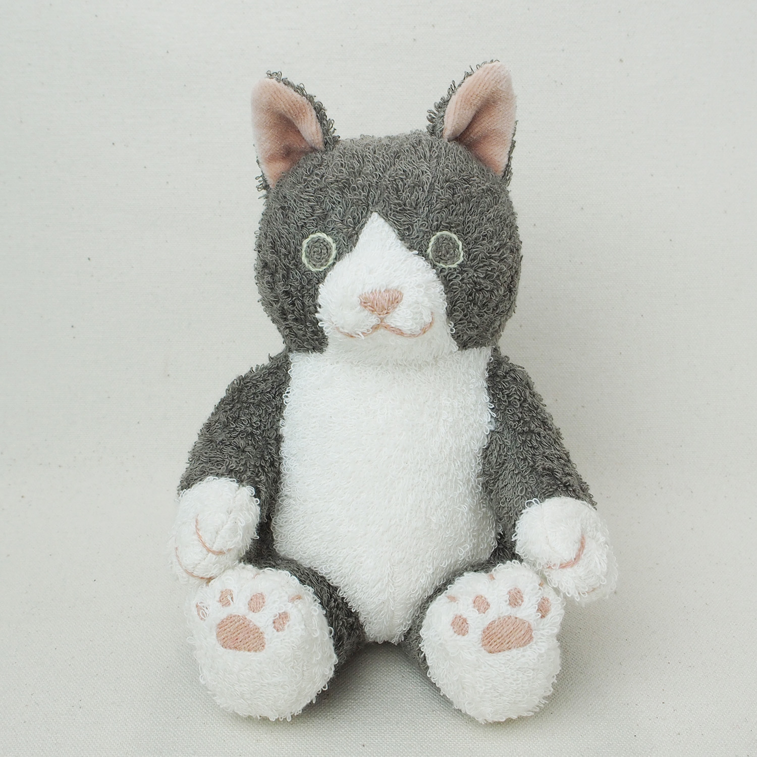 オーガニックコットン 草木染め はちわれネコのぬいぐるみ Mサイズ