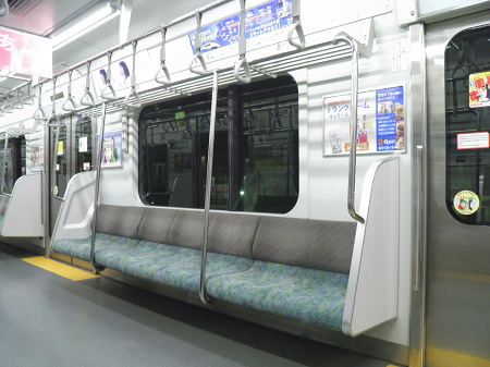 東京都交通局10-300形（1・2次車）・10-300R形「都営新宿線」 座席