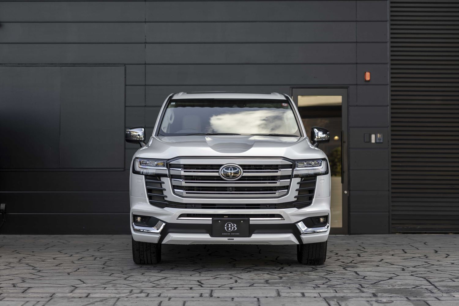 ランドクルーザー300 3.5 ZX 4WD | OBUCHI MOTORS