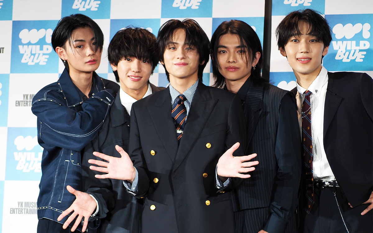 WILD BLUE】ミニ連載完走記念！ 直筆サイン入りチェキ＆手作りうちわを