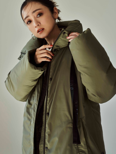 安達祐実×DUVETICA】コラボダウン、絶妙ショート丈＆洗練ロング丈の2