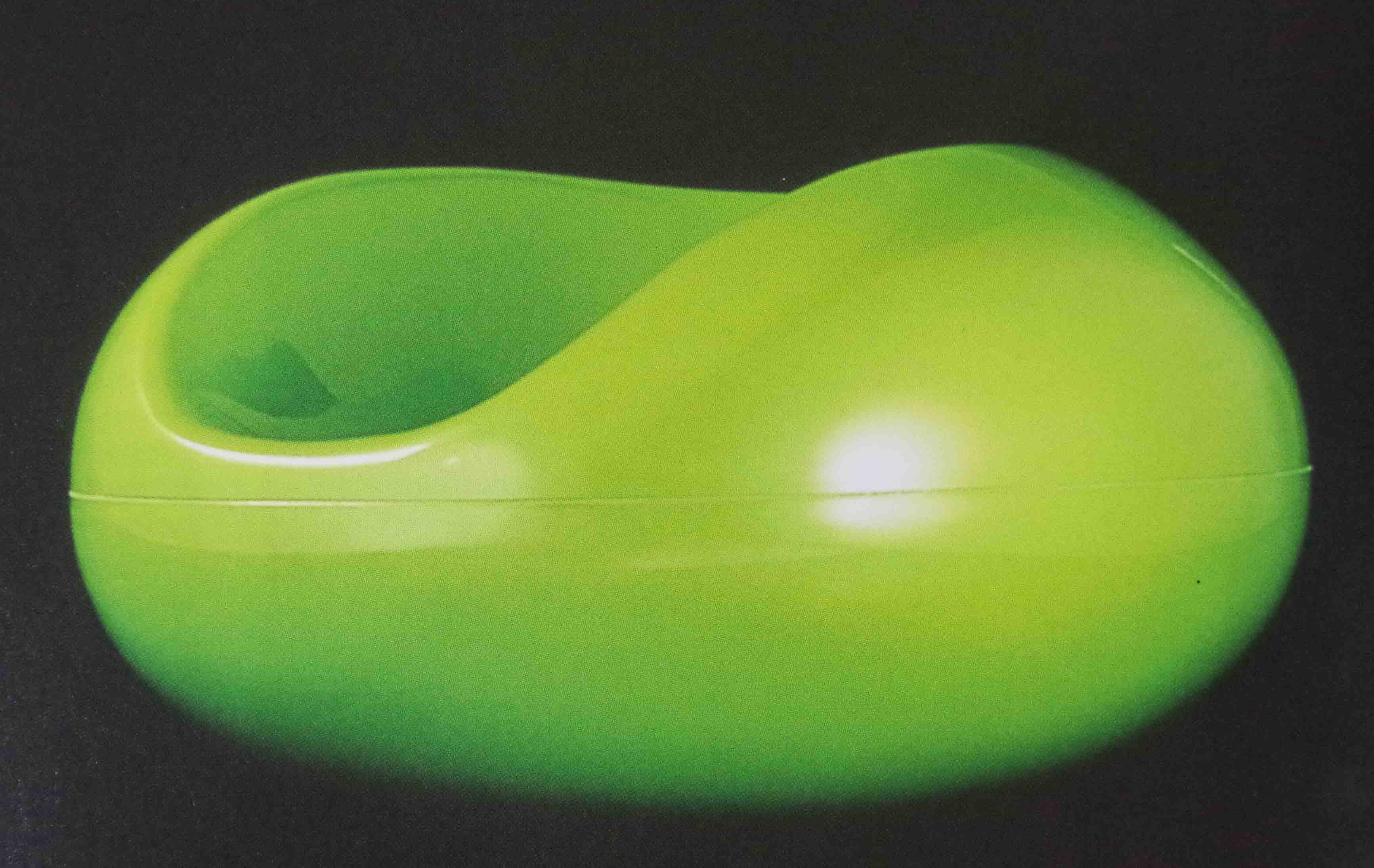 まさに錠剤のようなエーロ・アールニオの「パスティルチェア」とは