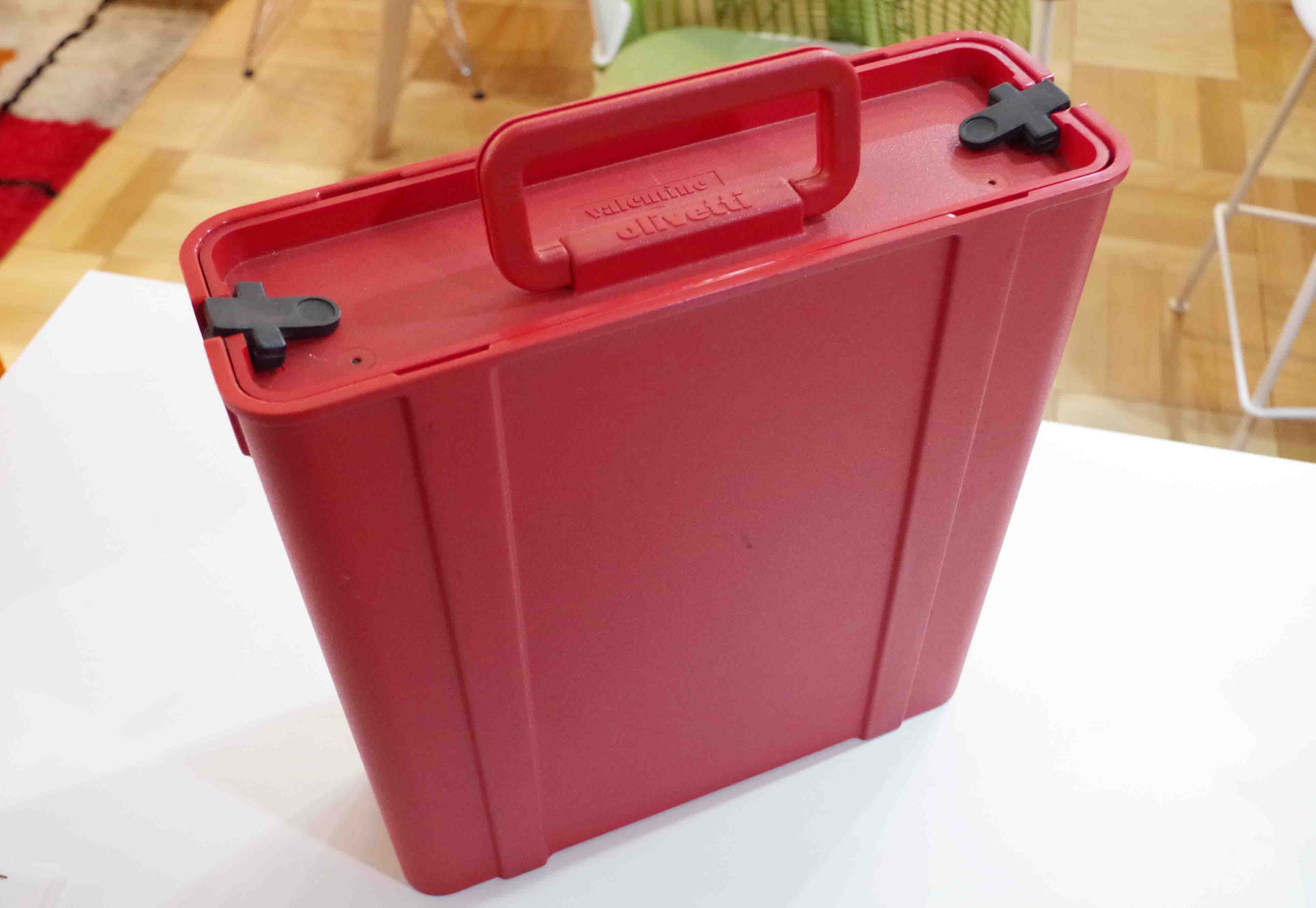 通称：赤バケツ】オリベッティのタイプライター「ヴァレンタイン