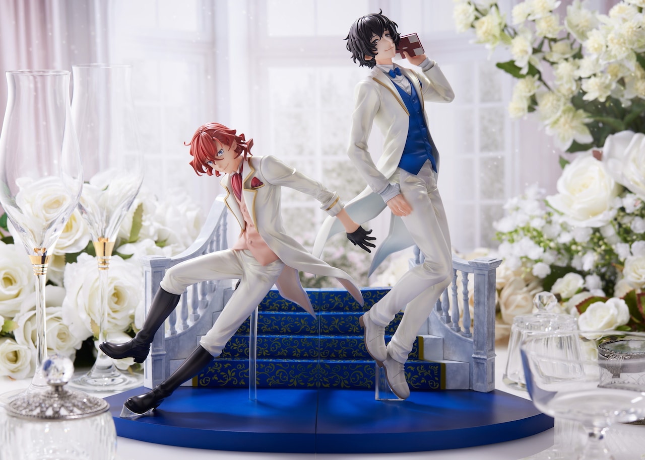 左から「中原中也 1/7スケールフィギュア」、「太宰治 1/7スケール