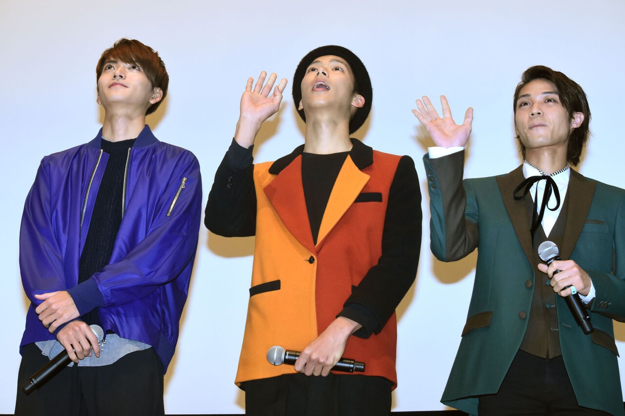 左から山本涼介、柳喬之、磯村勇斗。 [画像・動画ギャラリー 12/45