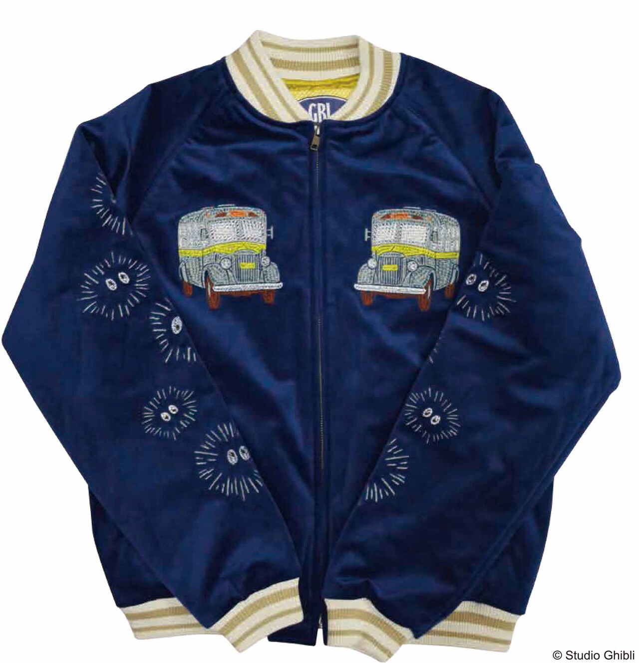 となりのトトロ」のスカジャン発売、疾走するネコバスをデザイン