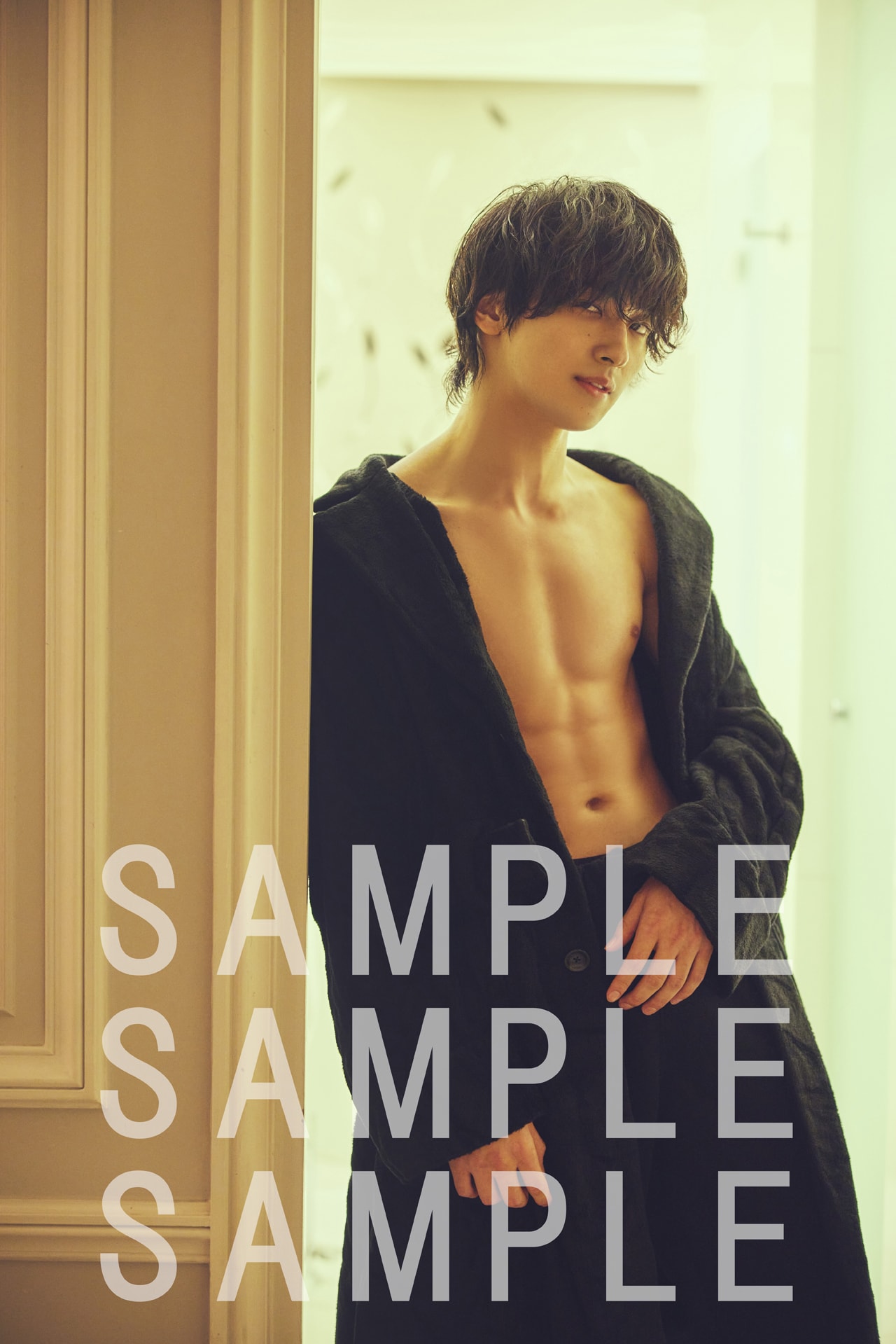 横浜流星2025年カレンダー」より、横浜流星ファンクラブ限定版の