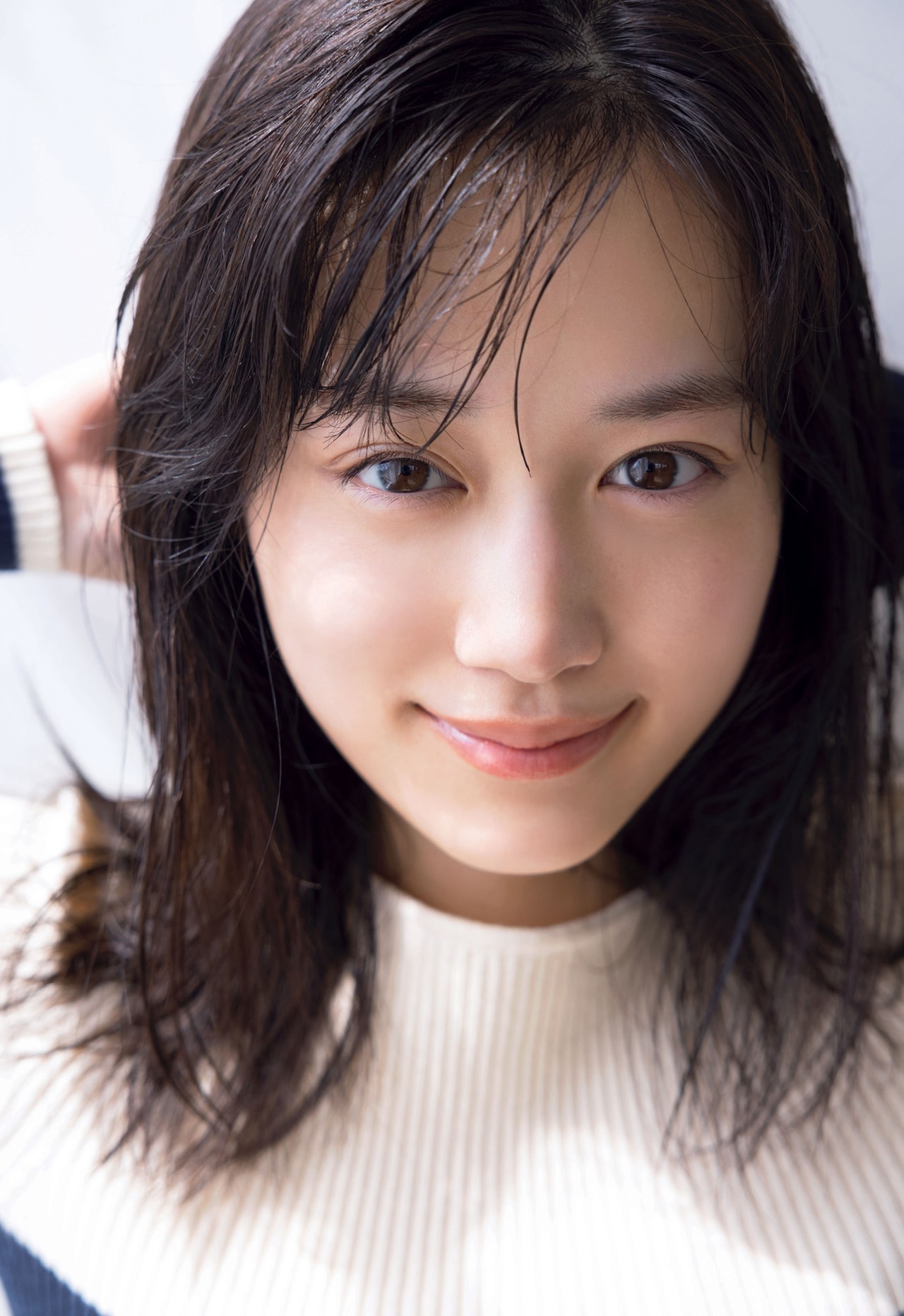 乃木坂46山下美月2nd写真集の裏表紙は“ほぼすっぴん”など4種 - 音楽