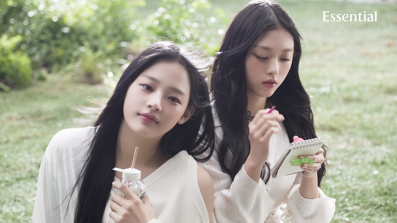 当選品】Essential with NewJeansビジュアルフォトブック