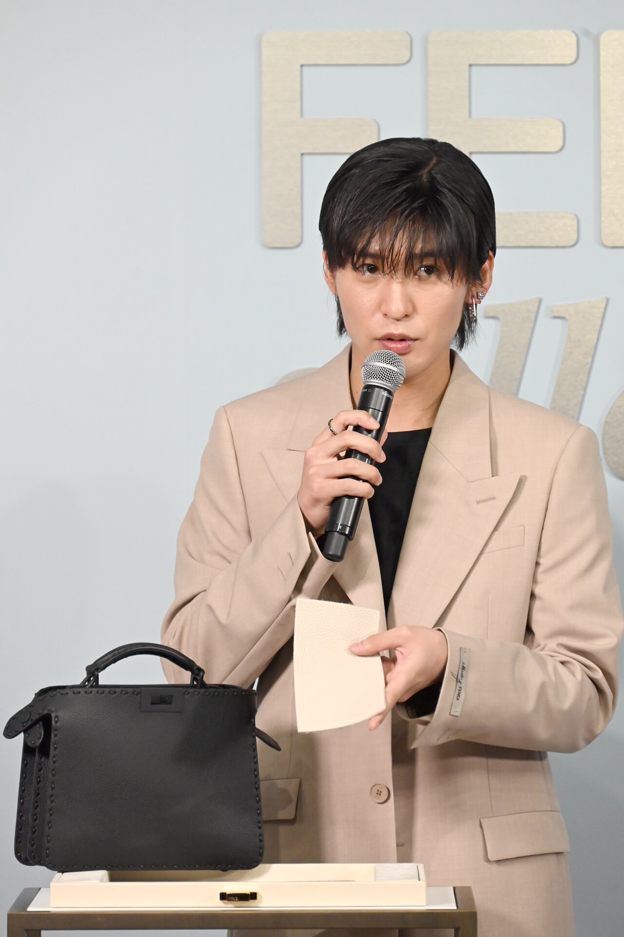 目黒蓮、フィレンツェでFENDIバッグのハンドステッチを体験「世界の