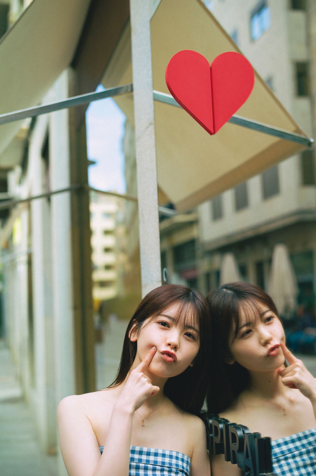 筒井あやめ（乃木坂46）1st写真集「感情の隙間」先行カット（撮影：細