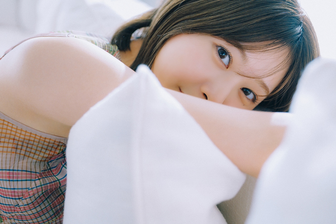 tomitasuzuka_1stphotobook_shot