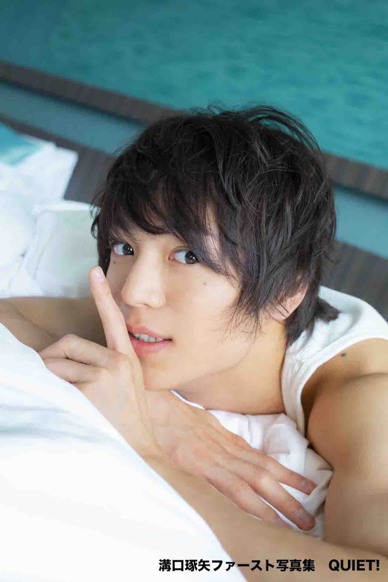 溝口琢矢1st写真集「QUIET!」は“おしゃべりが聴けるコメンタリー仕様