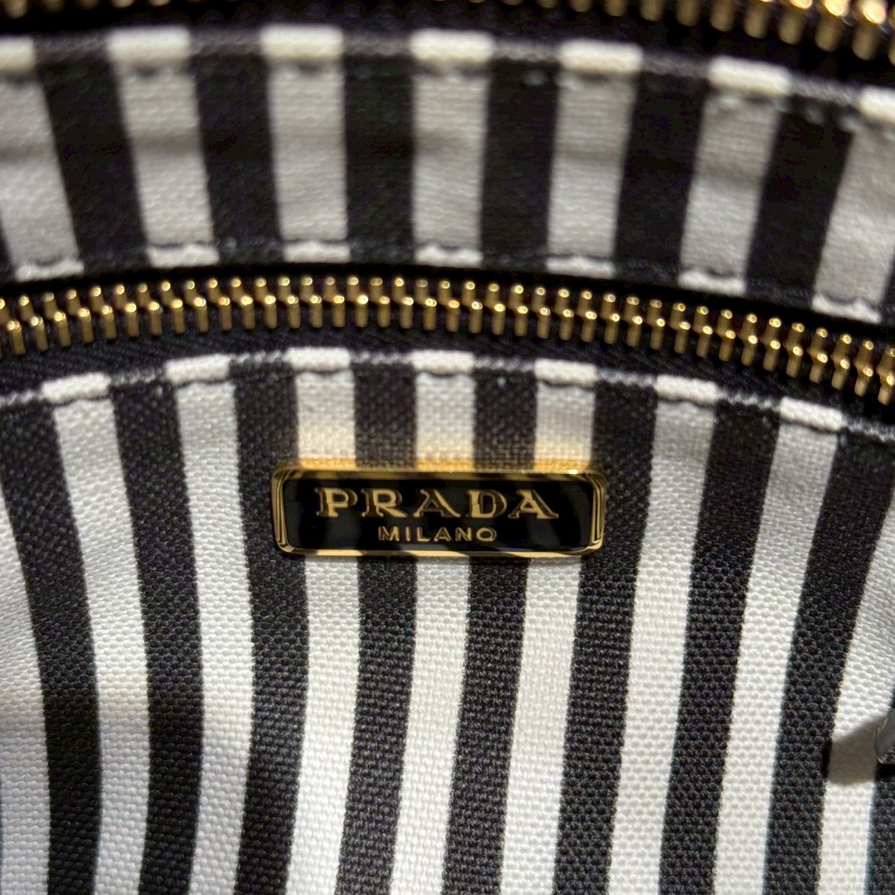 PRADA カナパ ロゴ コスメポーチ | ODAFUKU