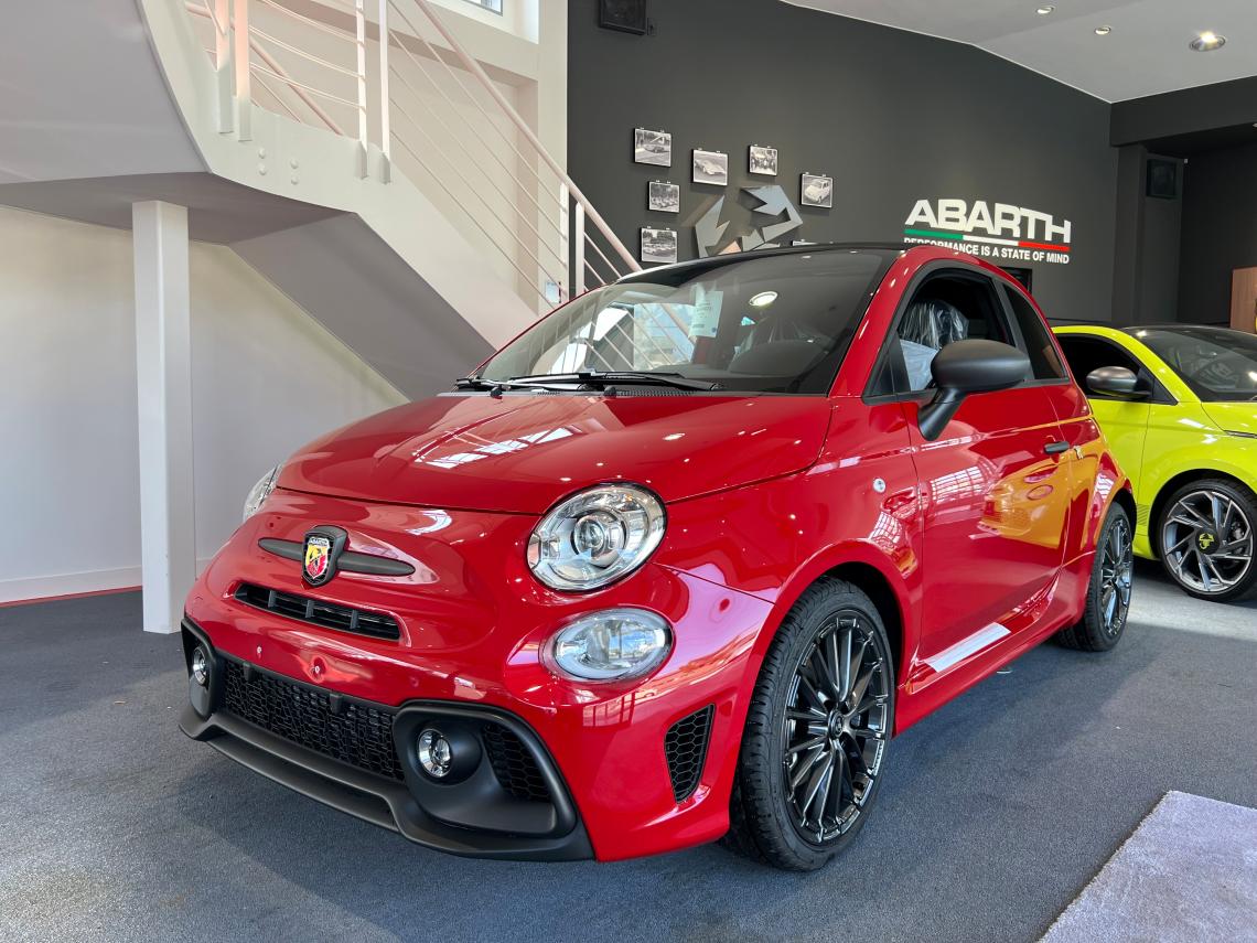 限定車在庫確保！】アバルトF595C RHD 5MT 残り1台！｜フィアット
