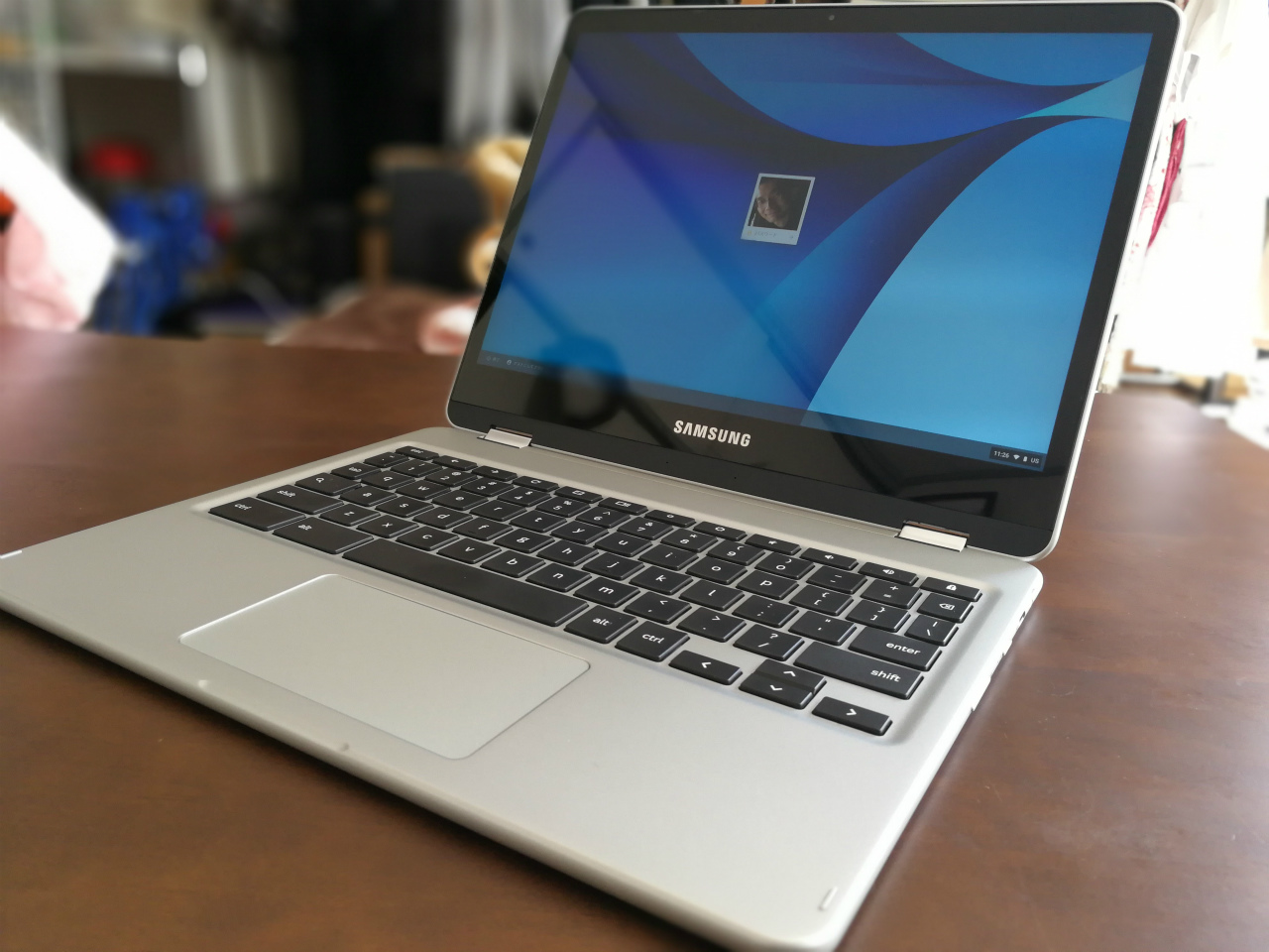 かぶ] Samsung Chromebook Plusレビュー。今回は外観をASUS C302CAと