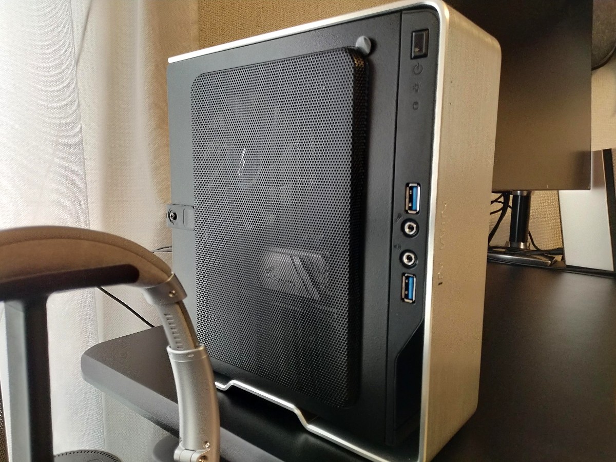 日用品] AMD Ryzen™ 5 2400GとInWin Chopinで作るミニデスクトップ