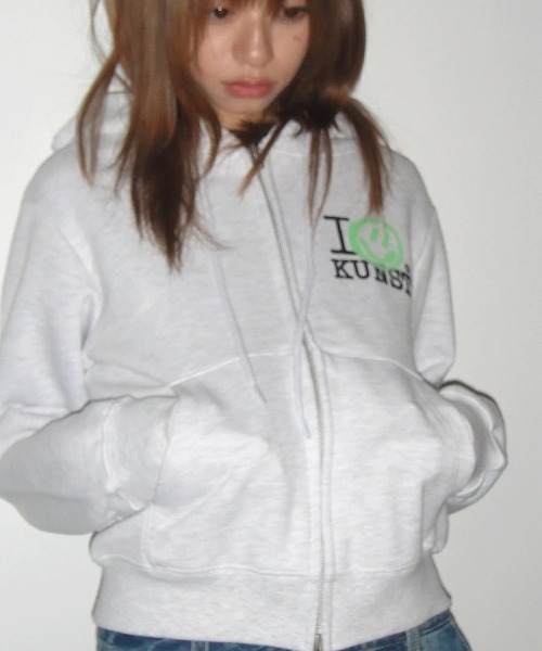 A'GEM/9 × .kom 『ISTKUNST/イストクンスト』I SMILEY KUNST CROP HOOD