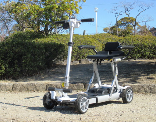 電動車いす NOAA MOBILE-X でお出かけを気軽に、快適に！（販売終了