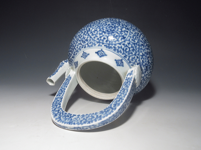 古伊万里 染付 七宝蛸唐草文 水注【元禄～享保】 ｜ 古陶磁 大林師友堂