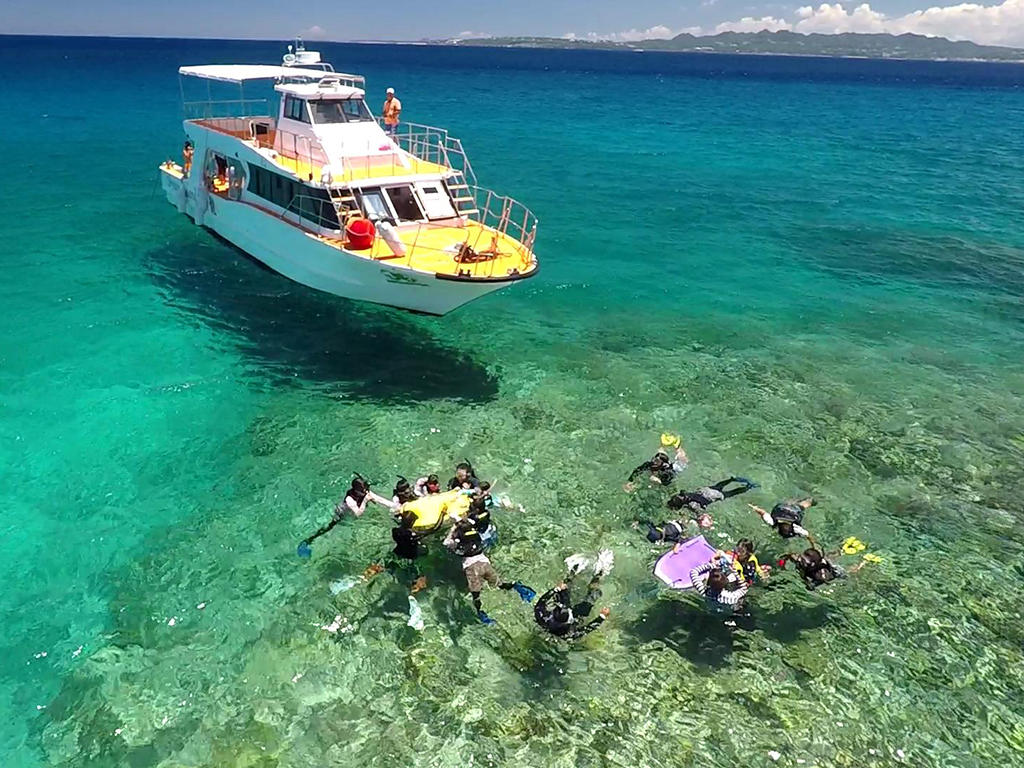 水納島海水浴ボートシュノーケル | 北部発ホエールウォッチング｜沖縄