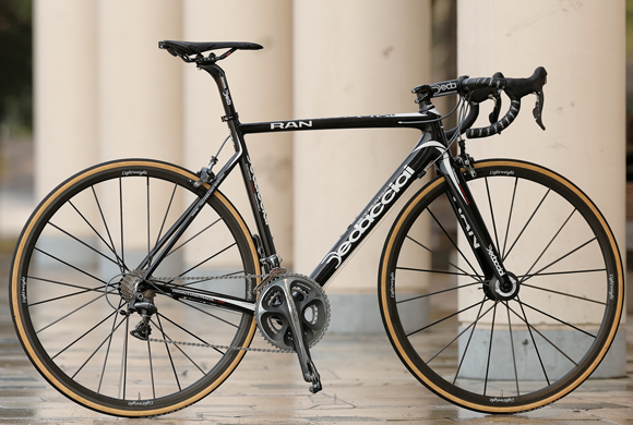 DEDACCIAI STRADA RAN サイクルスポーツの特集記事（トピックス