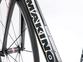 NJS認定工房が放つフルカーボンフレーム。MAKINO MK01 サイクル