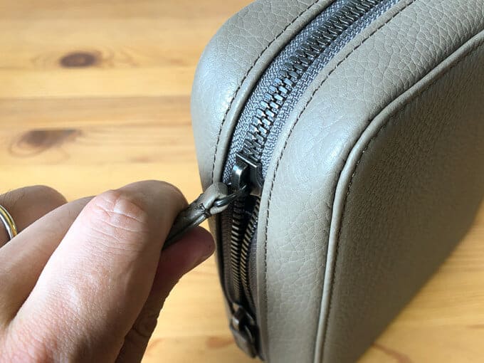 ガジェットもオシャレに持ち運びたい！本格レザーのガジェットポーチ