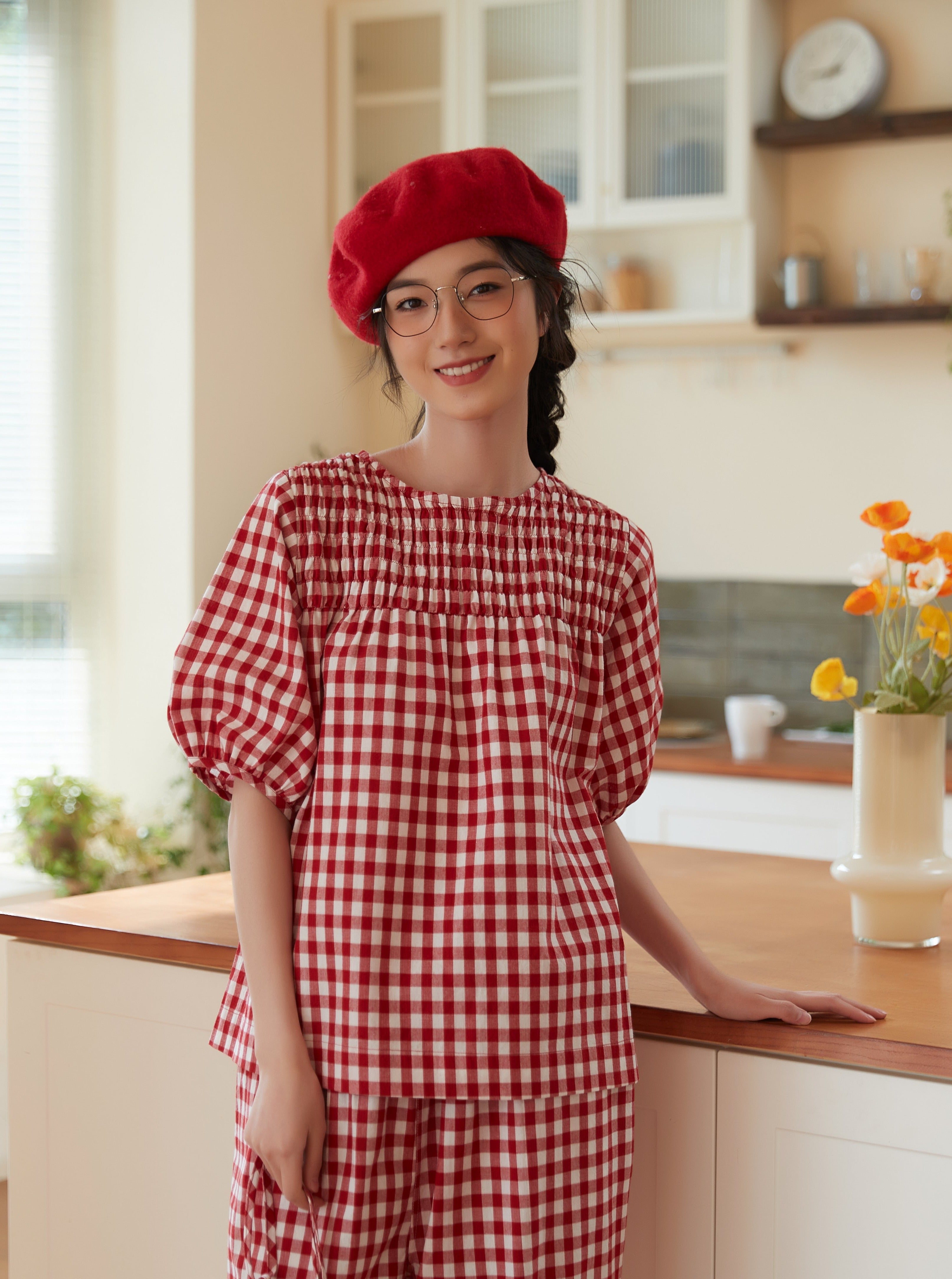 KNST336－RED 赤ギンガムチェックスモッキング刺繡半袖トップ - On