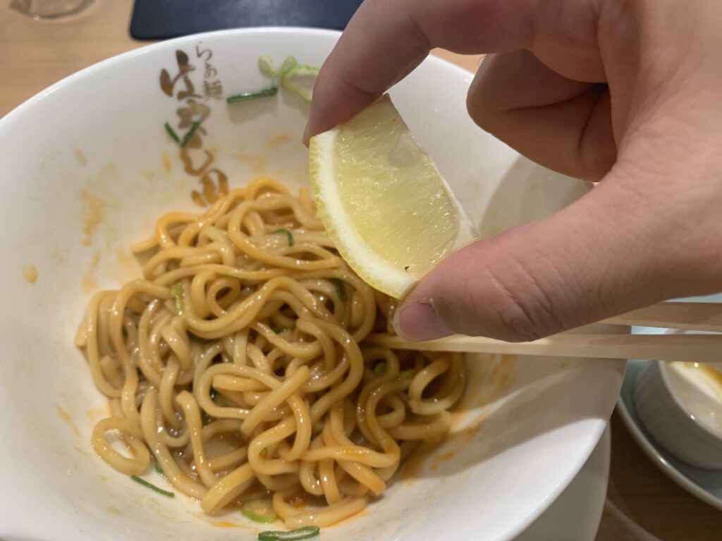 らぁ麺 はやし田」のまぜそばでちょっとした贅沢を - onesuite