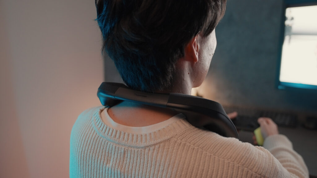 ワイヤレスに進化したゲーミングネックスピーカーSC-GNW10を実機