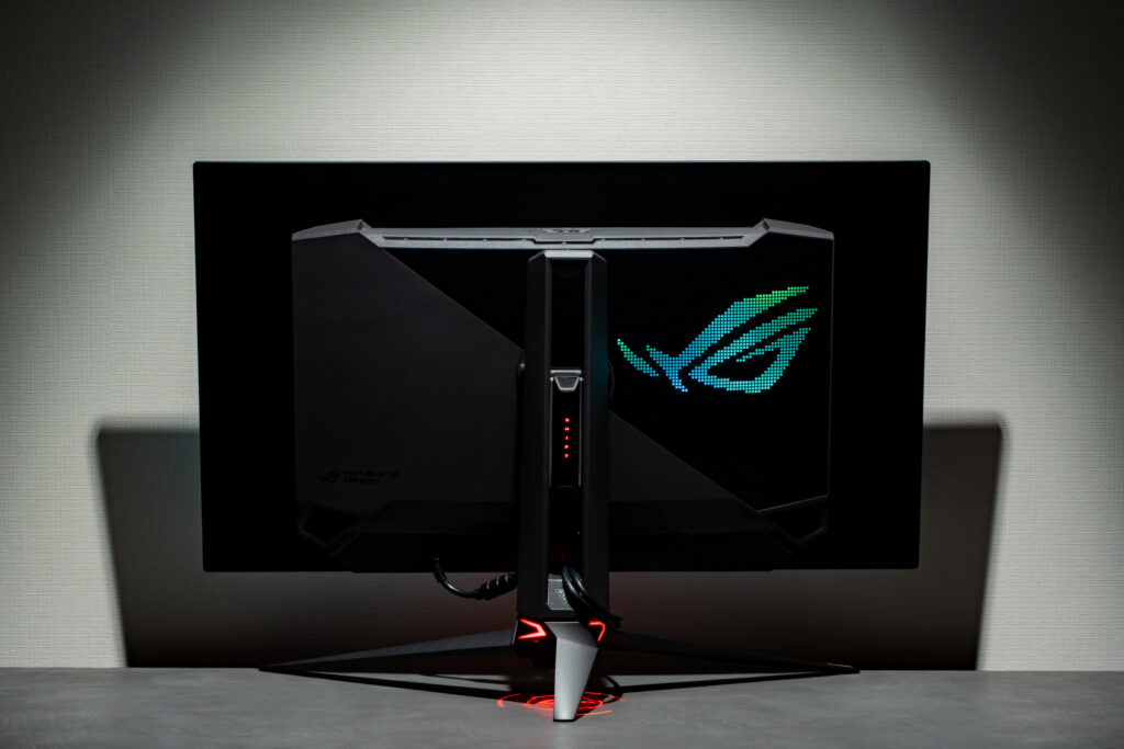 ASUS ROG Swift OLED PG32UCDM」を実機レビュー！4K 240Hz駆動の有機EL