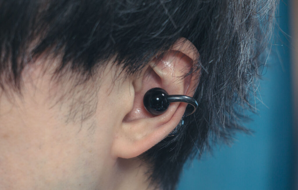 気づいたら使っている快適イヤホン！イヤーカフ型オープンイヤーの