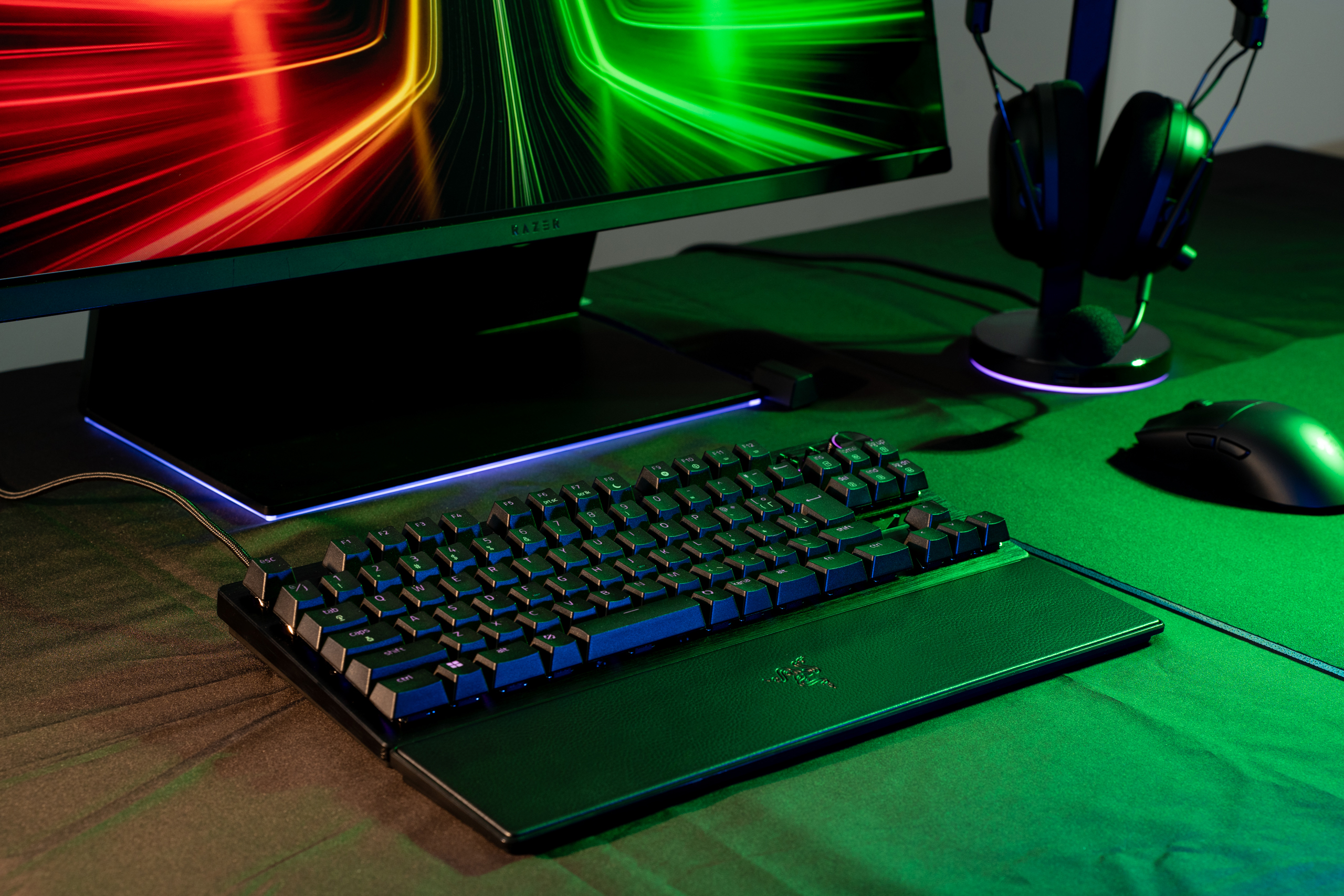 Razerの謎肉キーボードが最大450名に当たる!?カップヌードルを12個食べ