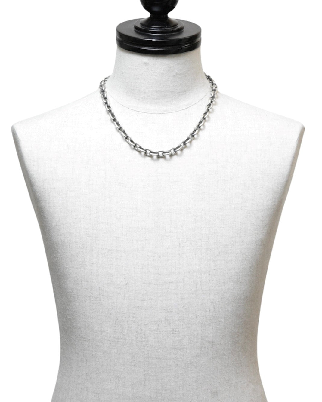 OVAL LINK CHAIN NECKLACE