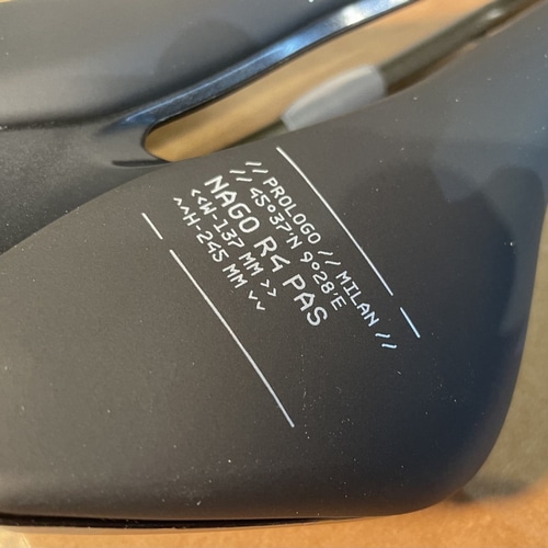 prologo ( プロロゴ ) サドル NAGO R4 PAS TIROX ( ナゴ R4 パス タイ