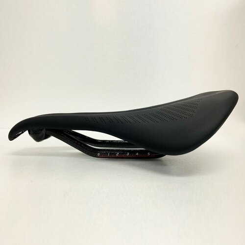 d*2様 AX-lightness エンデュランス フルカーボンサドル AX-lightness