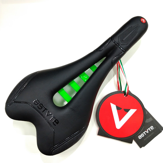 アスチュートサドルが半額以下の超特価！！オンラインへ急げ