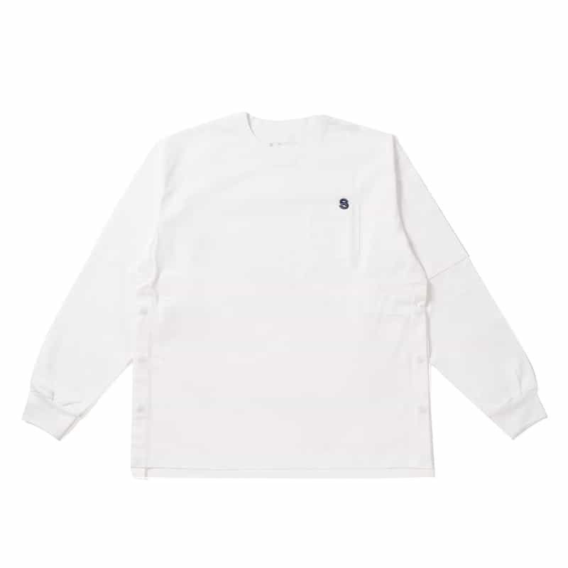 SACAI＜サカイ＞サイドスナップ付きエンブロイダリーロゴTシャツ