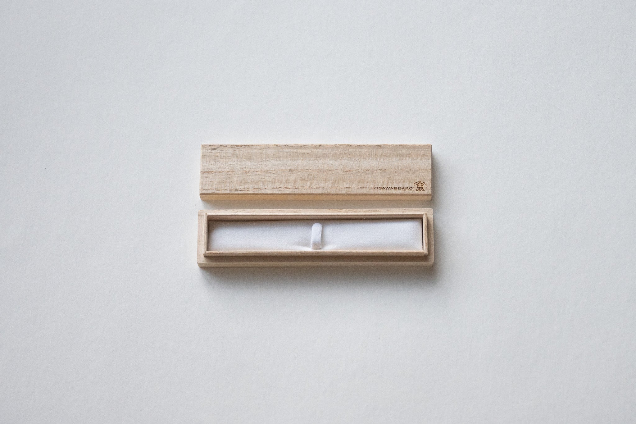 鼈甲耳かき 白バラ上甲 桐箱付 – 大澤鼈甲オンラインショップ