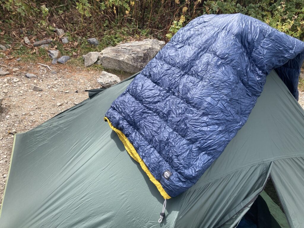 レビュー【イスカ・エアドライト140】軽さを求めて尖った「フードレス